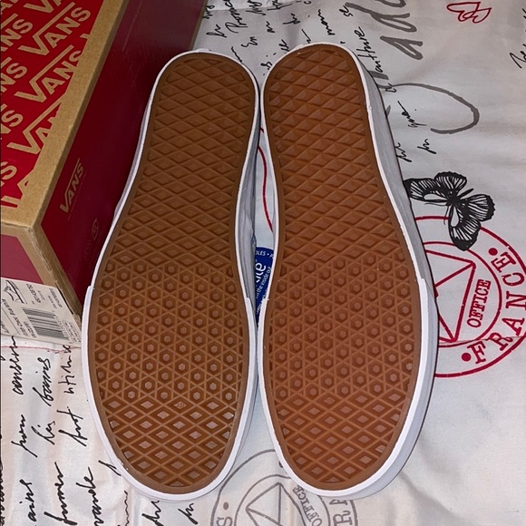 Vans - Picture 6 of 9